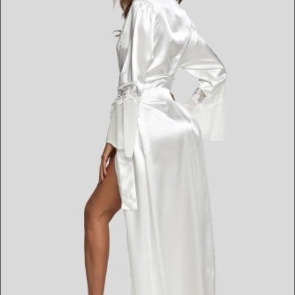 Luxury White Satin Valentine Robe - Picture 5 of 5